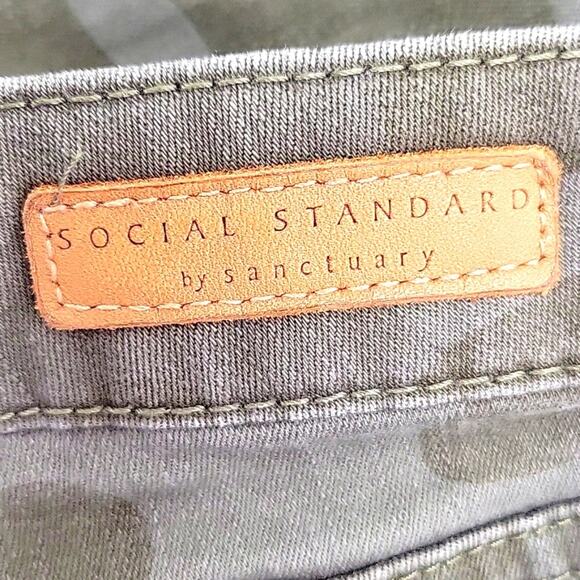 Social Standard by sanctuary Women High-Rise Skinny Camo Zip Closure Size 12/31 - Picture 5 of 10